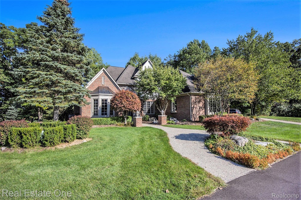 271 Greenan Lane, Orion charter township