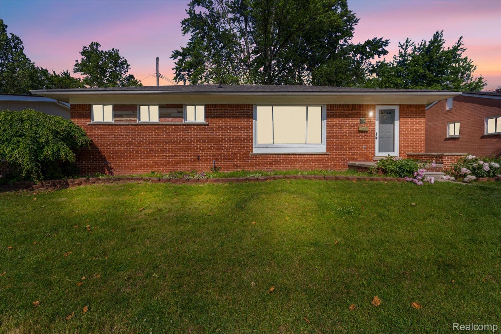 32531 Greenbriar Avenue, Warren city