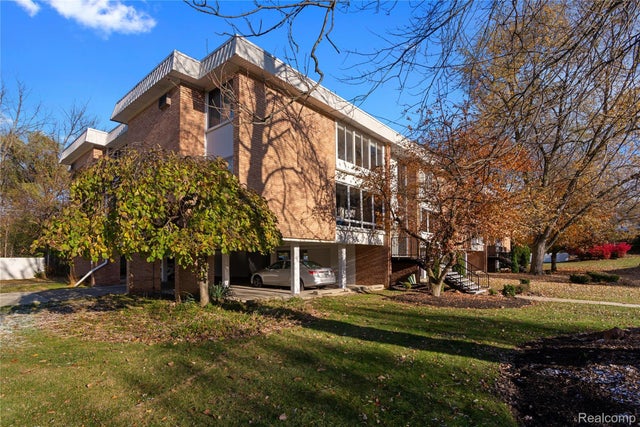 32010 Grand River Avenue 18, Farmington city