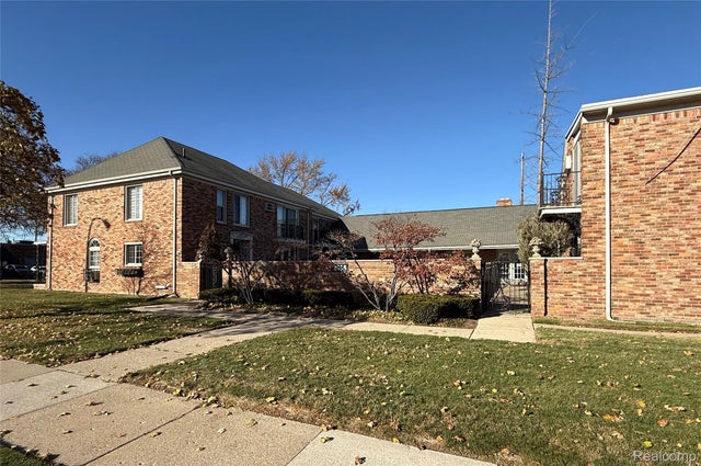 2344 W 14 Mile Road 7, Royal Oak city