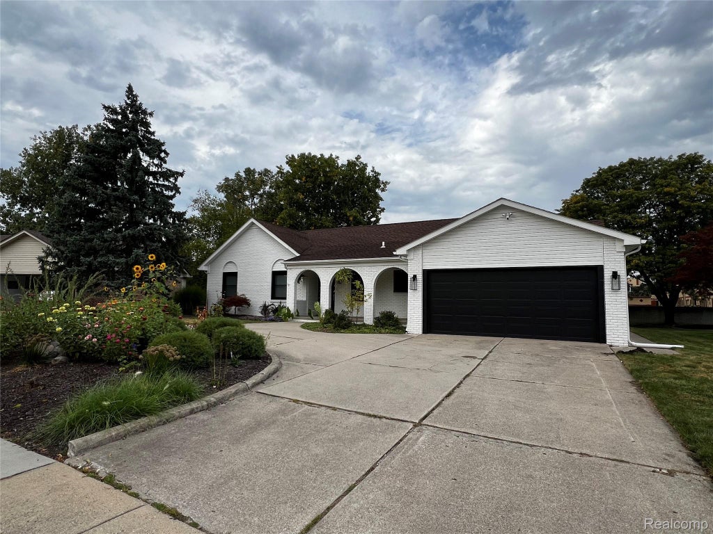 38016 Bloomfield Drive, Livonia city