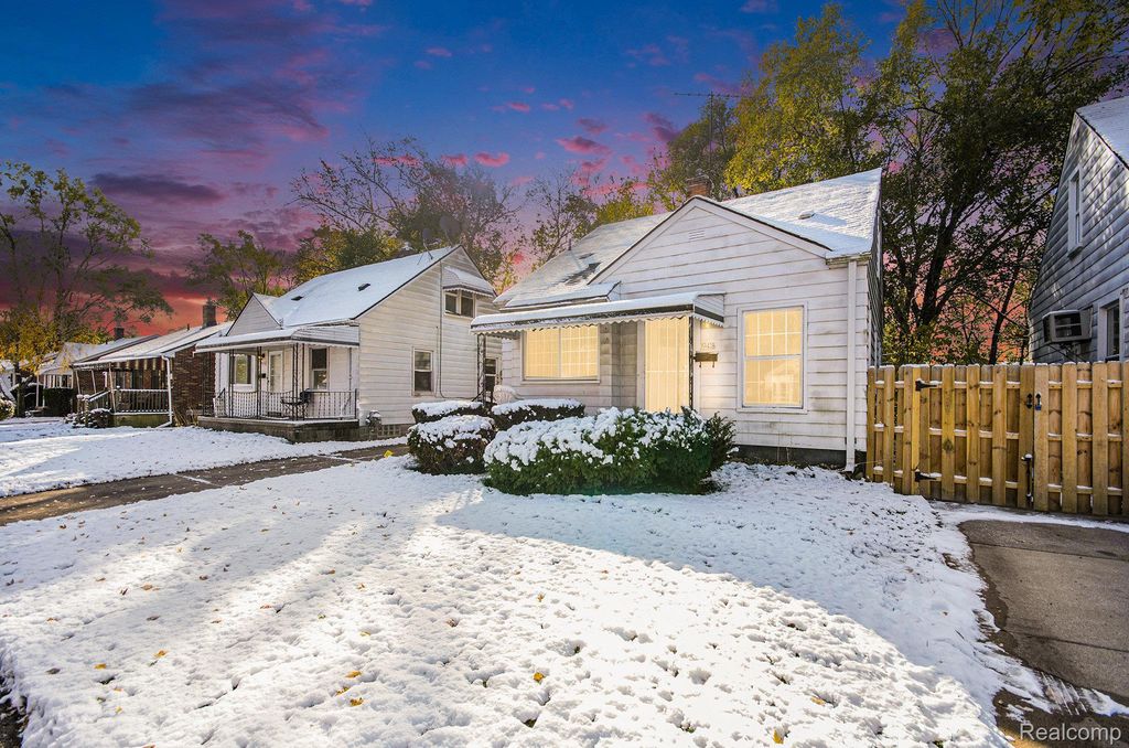 19418 Kingsville Street, Harper Woods city