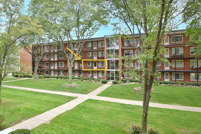 2925 W 13 Mile Road 205, Royal Oak city