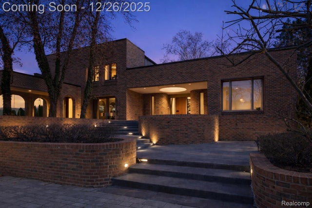 3317 W Shore Drive, Orchard Lake Village city