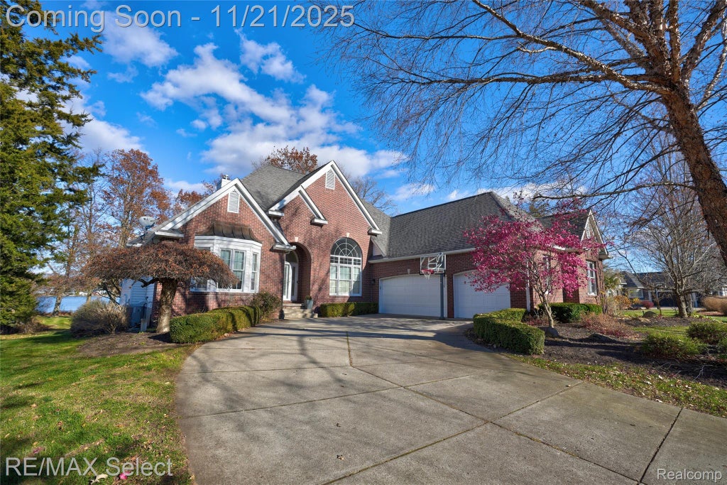 13275 Harborview Drive, Fenton charter township
