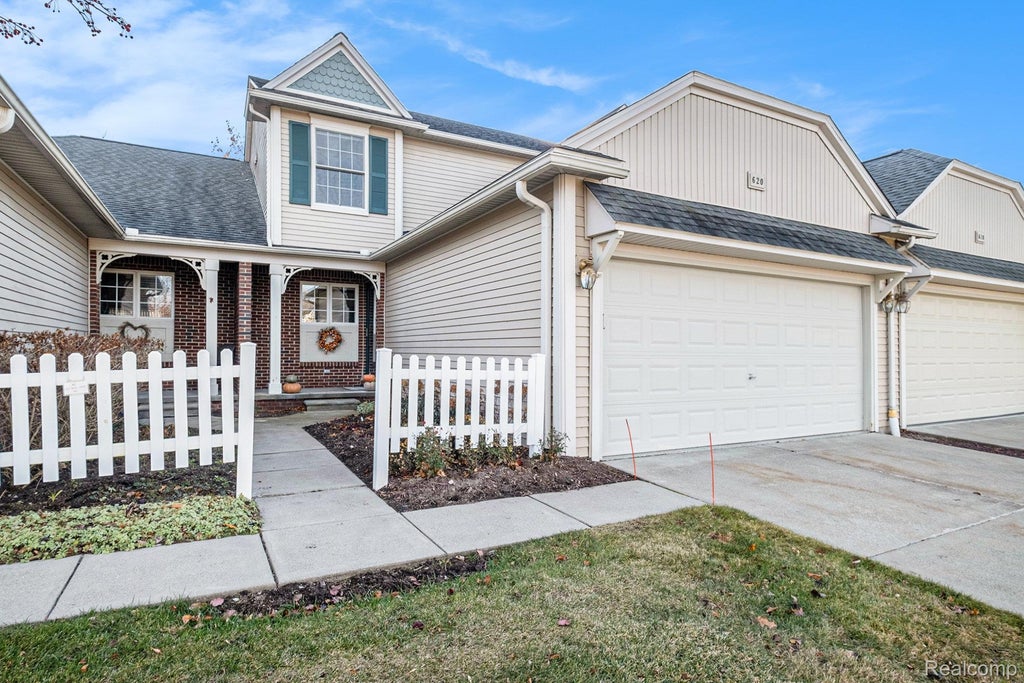 620 Shoreline Drive, Fenton city