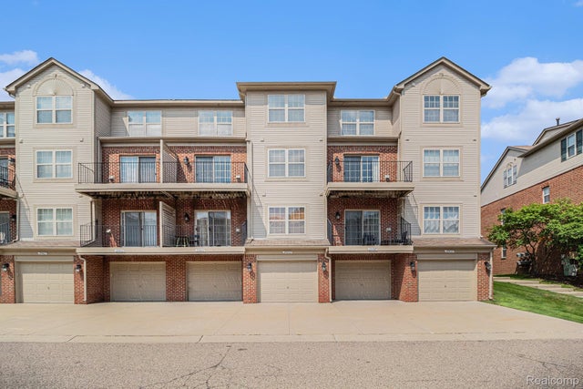 39459 Springwater Drive 48, Northville city