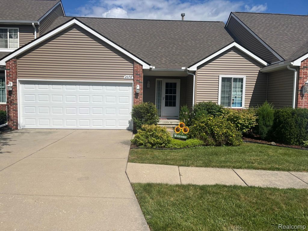 2078 W Ridge Drive 21, Davison
