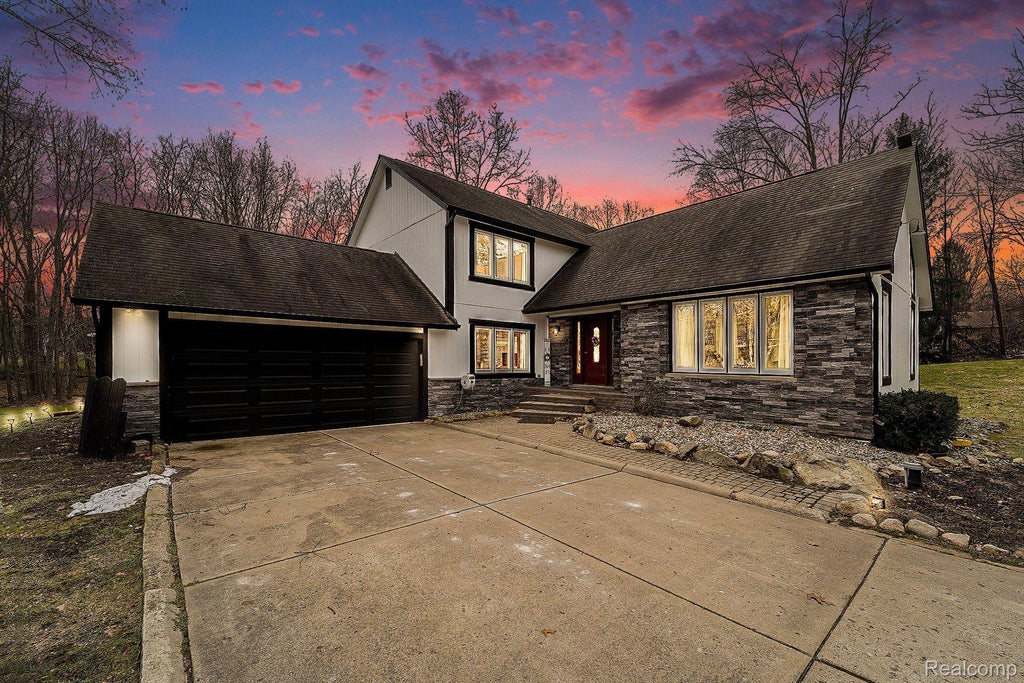 3638 Deer Run Drive, Brighton township
