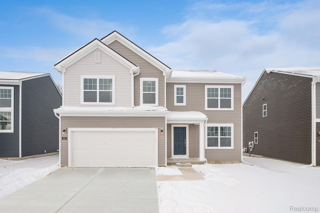 435 Hidden River W, Holly township