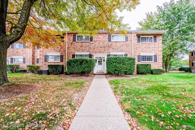 653 E Fox Hills Drive 49, Bloomfield charter township