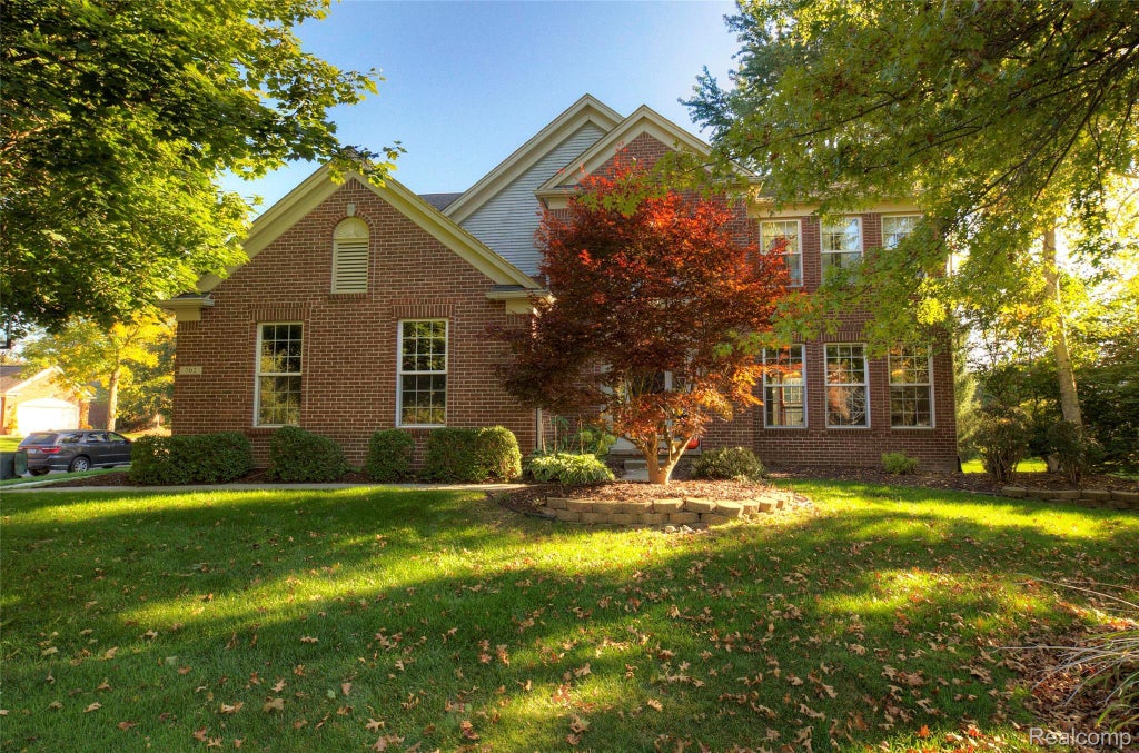 702 Westhills Drive, South Lyon city