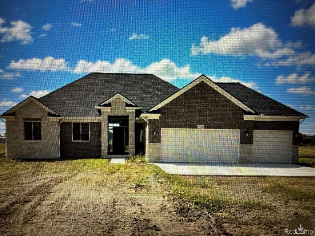 7120 Dryden Road, Almont