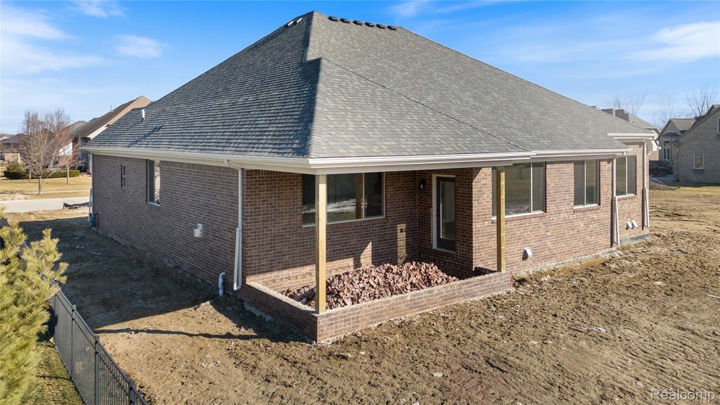 7110 Dryden Road, Almont