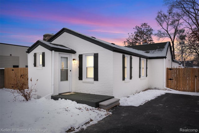 20406 Floral Street, Livonia city