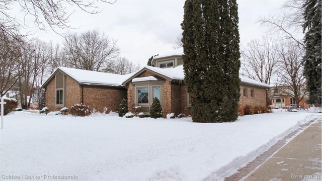 1671 Apple Drive, Troy city