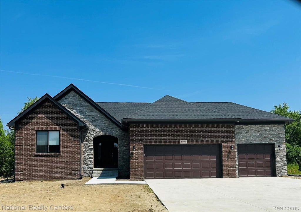 8295 Pleasant Creek, Goodrich village