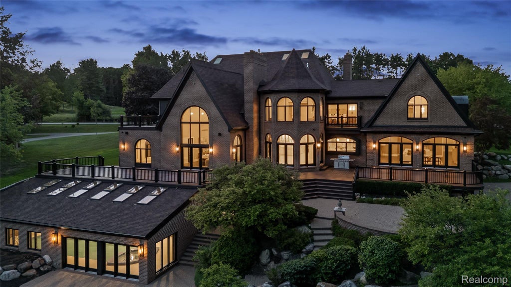 5305 Elmgate Bay Drive, Orchard Lake Village city