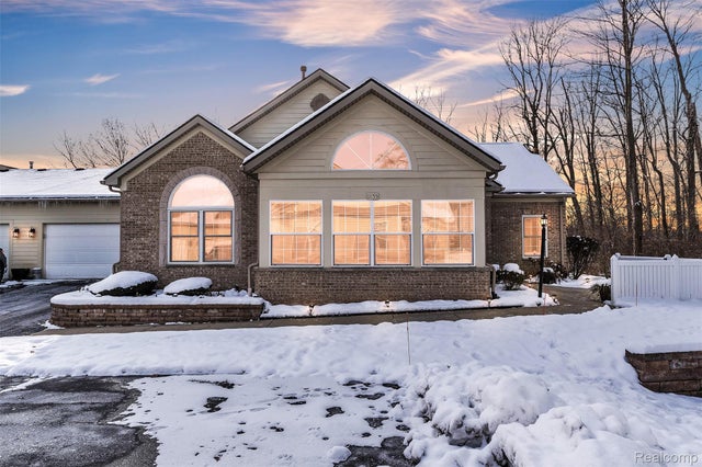 1155 Abbey Court, Westland city