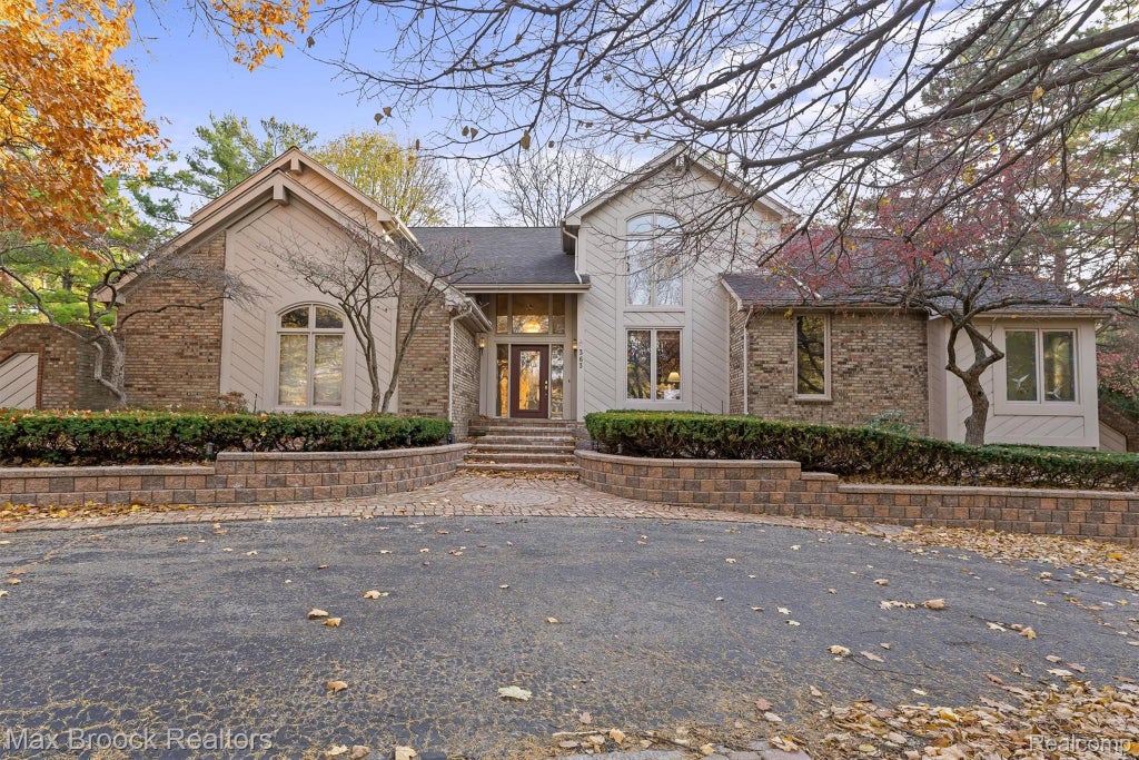 363 Sycamore Court, Bloomfield charter township