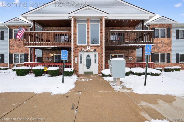 1509 Shoemaker Drive, Westland city