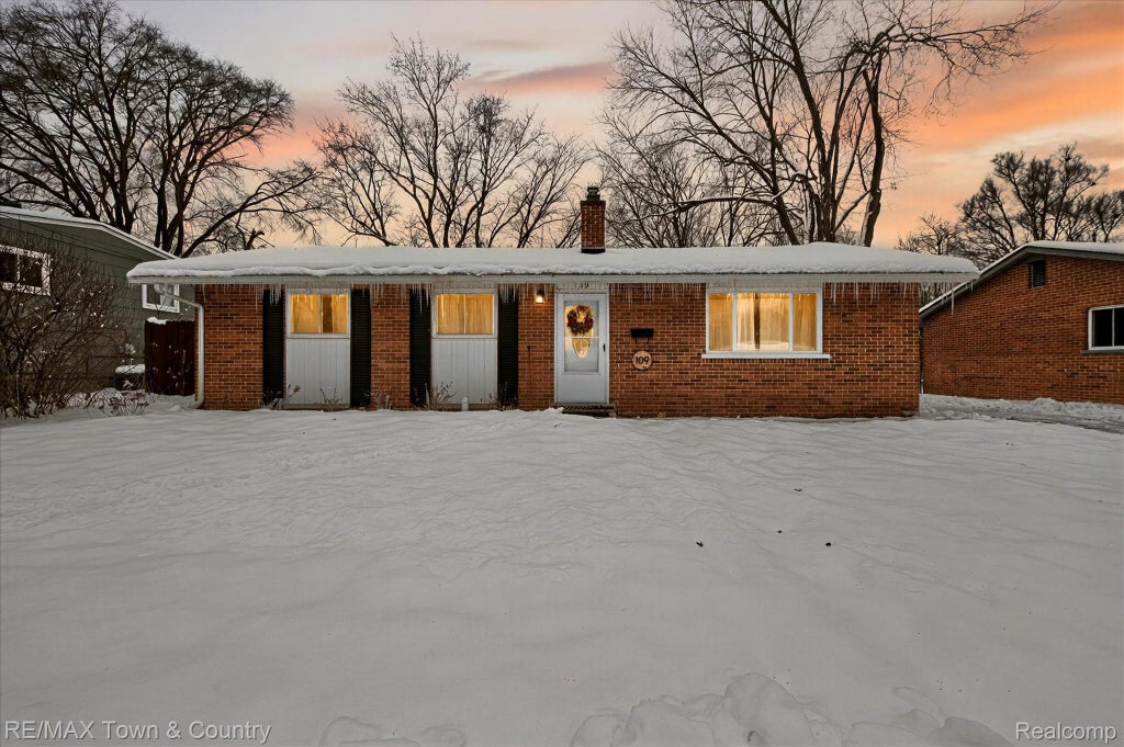 109 N Corbin St, Holly village