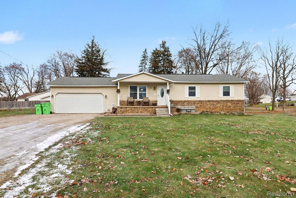 6561 Bennett Lake Road, Fenton city