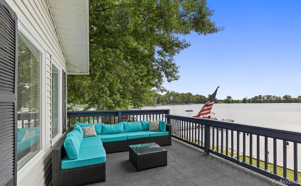 4991 Lakeview Drive, Montcalm township