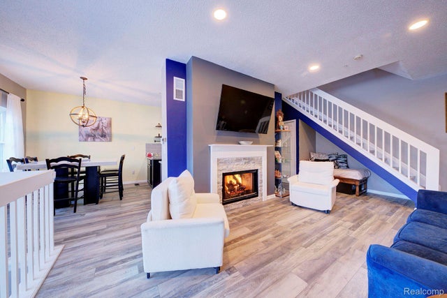 49966 Plymouth Way, Plymouth city