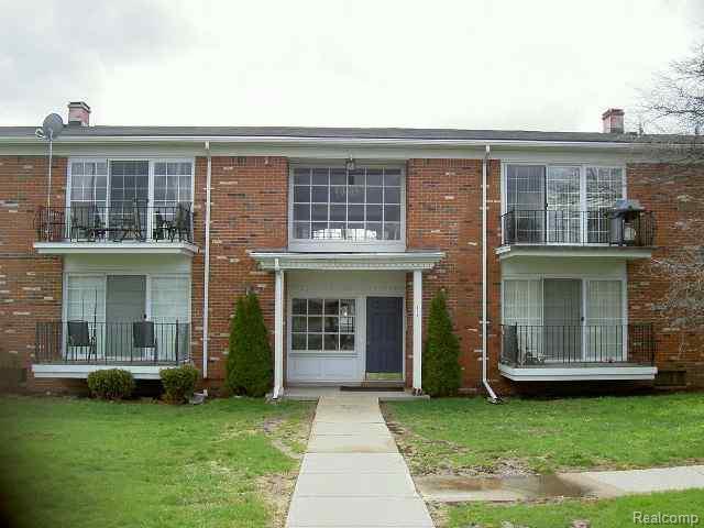 474 Fox Hills Drive N, Bloomfield charter township