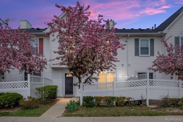 22241 Atlantic Pointe, Farmington Hills city