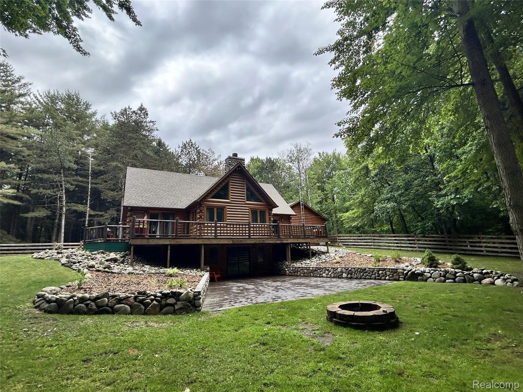 4636 N Hope Road, Hope township