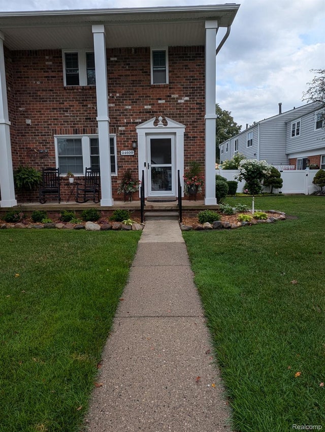 24600 Olde Orchard Street, Novi city