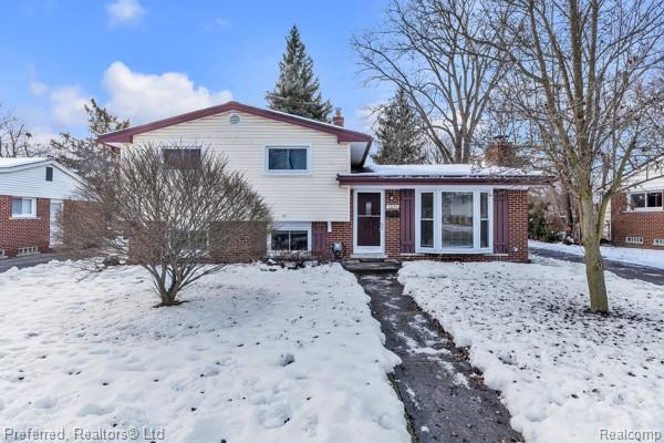 33155 Meadowlark Street, Farmington city