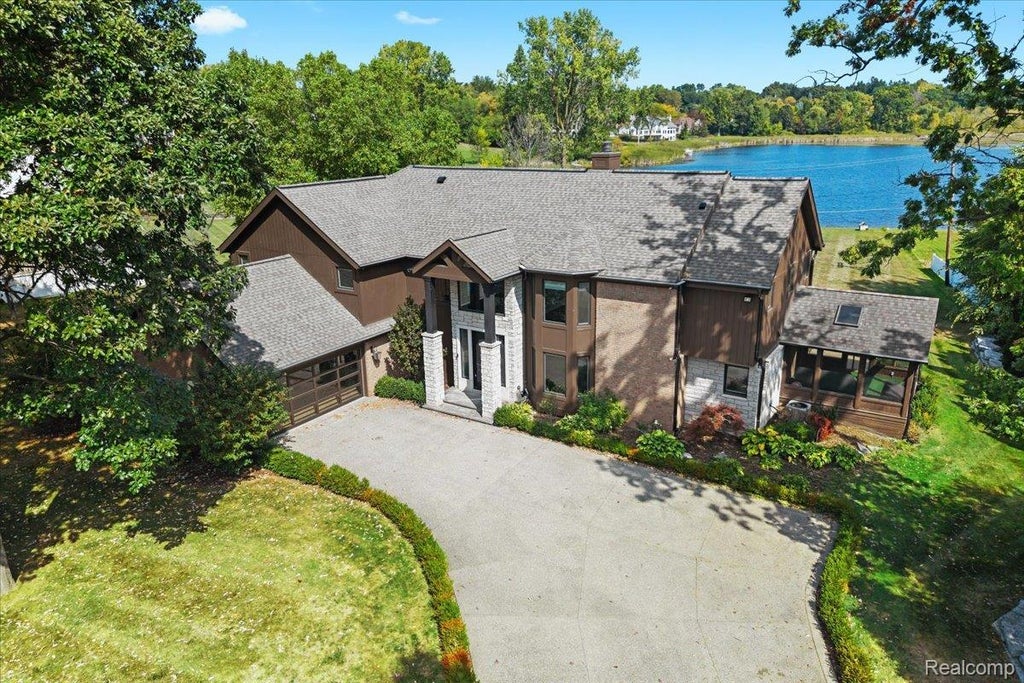 3403 Chickering Lane, Bloomfield charter township