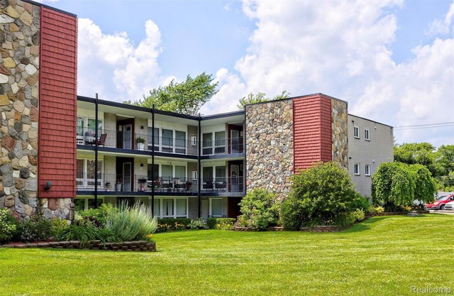 4345 Crooks Road 36, Royal Oak city