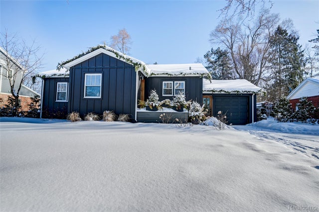 6200 Overlook, Village of Clarkston city