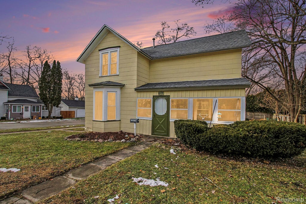 512 S Broad Street, Holly village