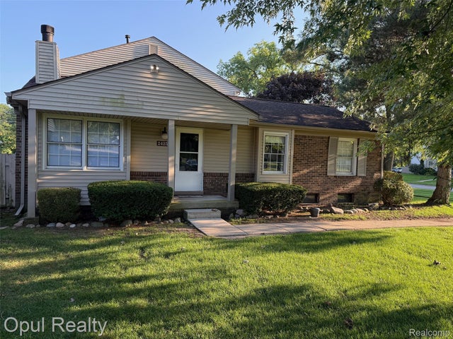 24252 Bashian Drive, Novi city