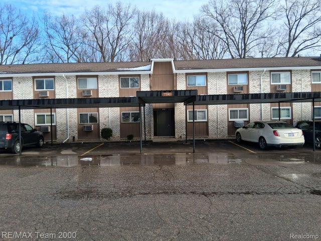 7590 Woodview Drive 1, Westland city