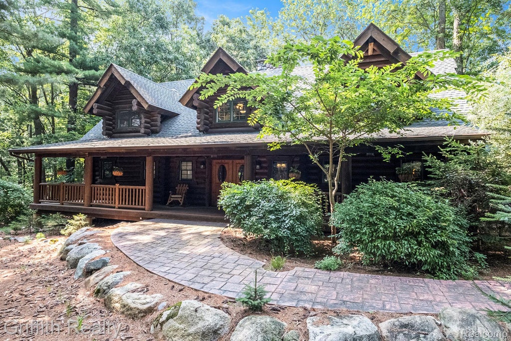 11245 Guyn Drive, Brighton township