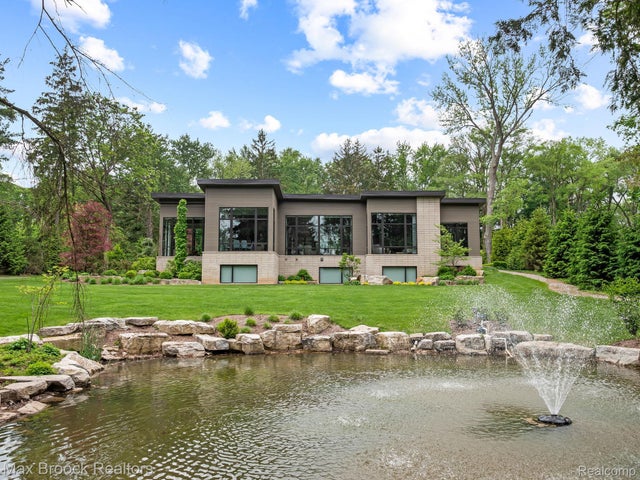 4890 Charing Cross Road, Bloomfield charter township