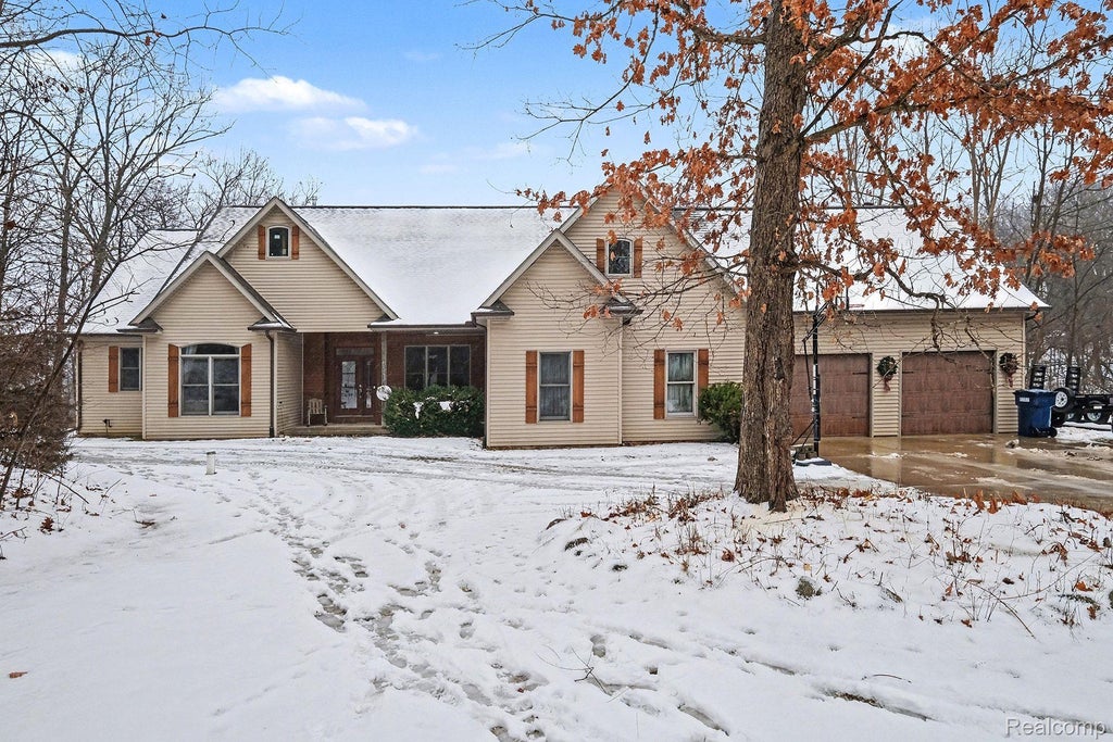 10151 Walnut Shores Drive, Fenton city