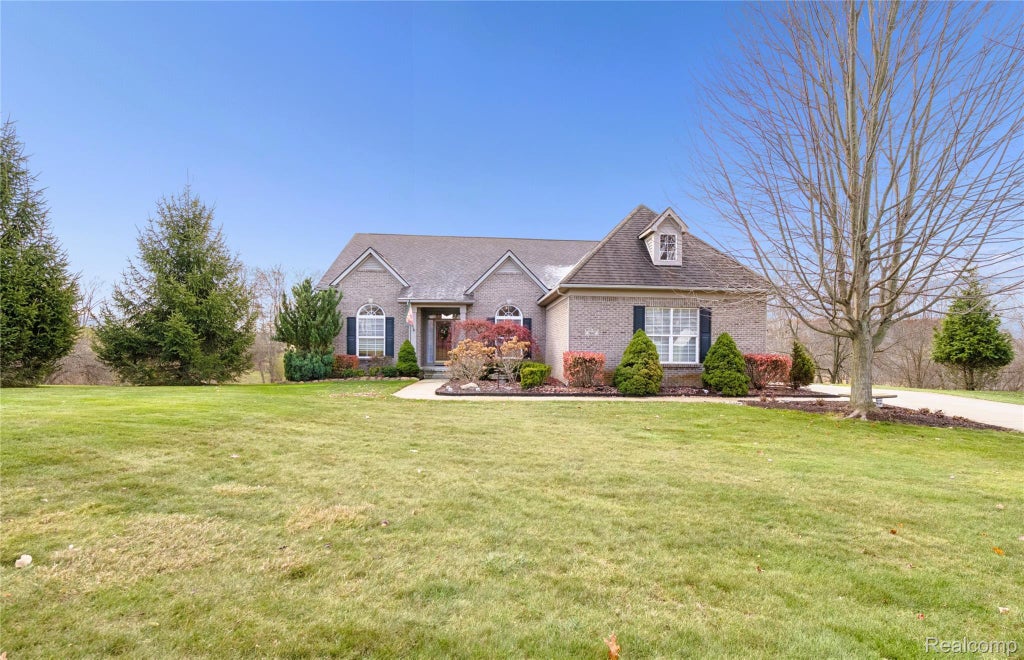 7647 Tipperary Trail, Tyrone township