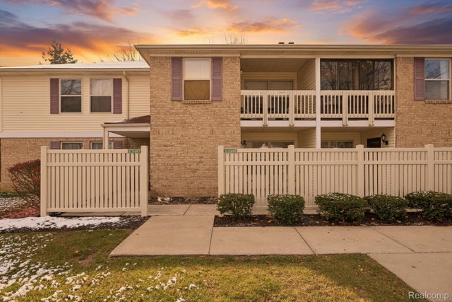 61049 Greenwood Drive, South Lyon city