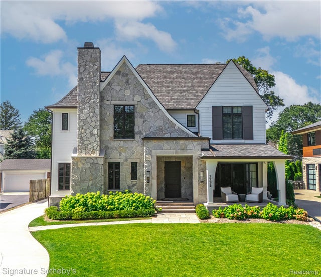 1295 Lakeside Drive, Birmingham city