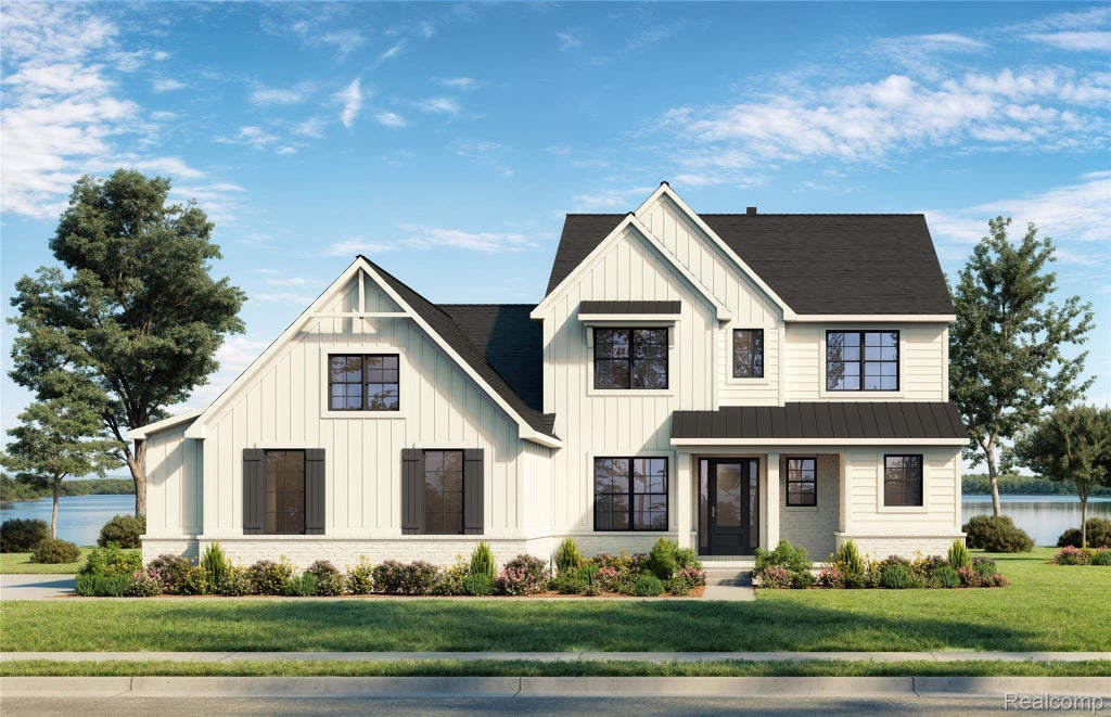 2691 Crystal Lake Drive, Commerce charter township