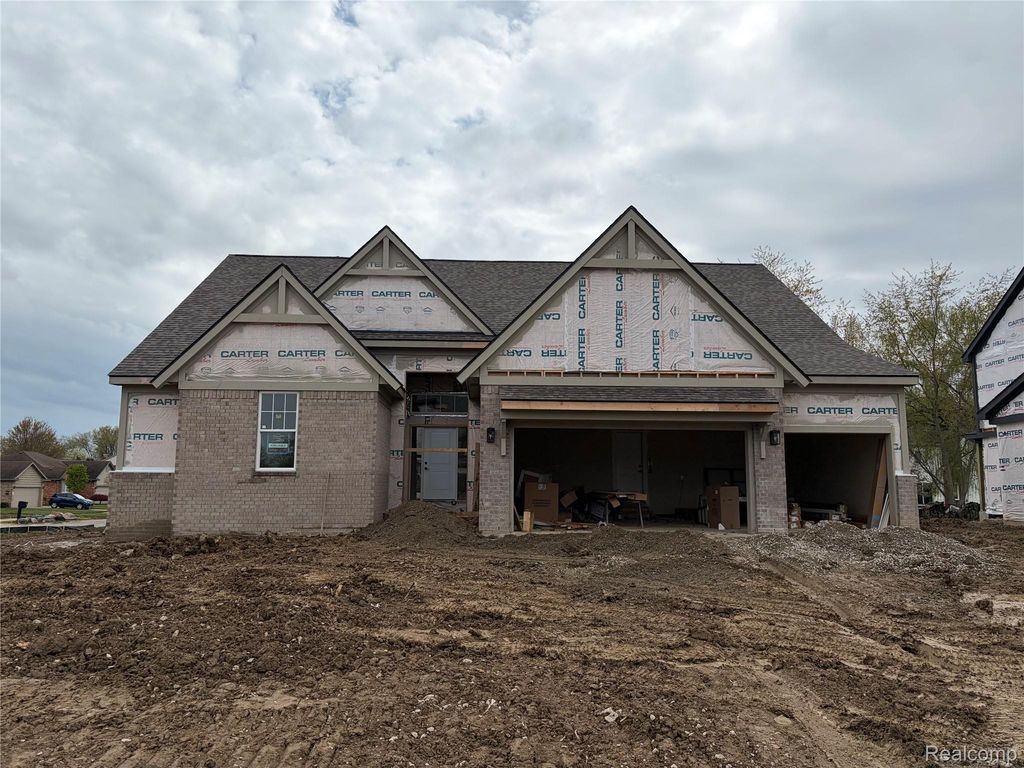 28324 Nadia Lane, Chesterfield township