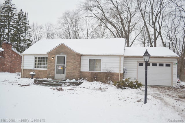 17005 Oporto Street, Livonia city