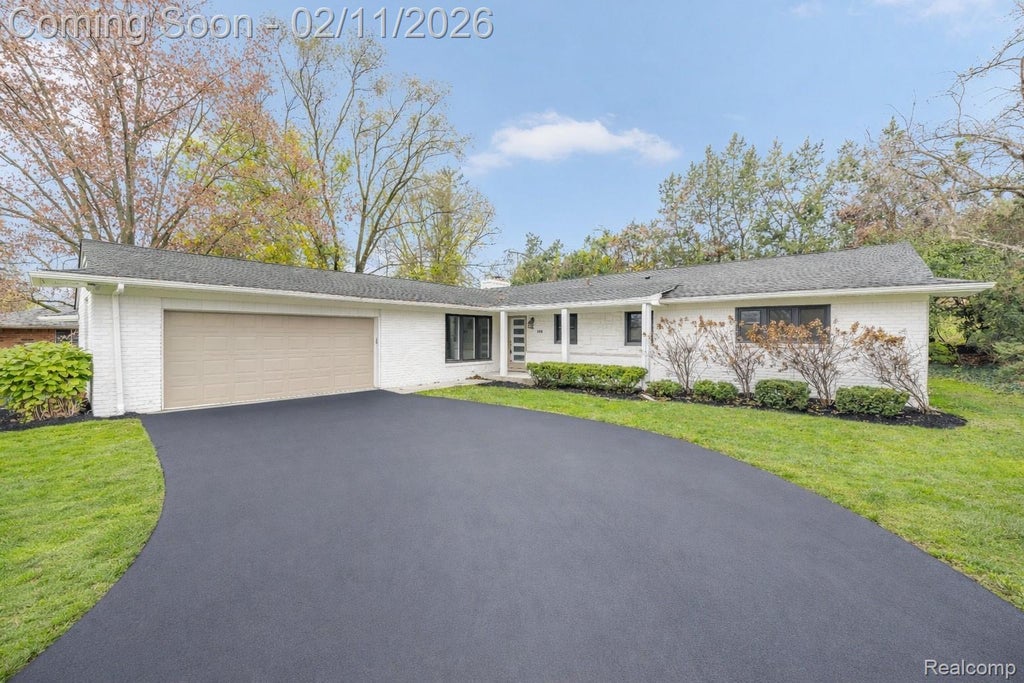 6850 White Pine Drive, Bloomfield charter township
